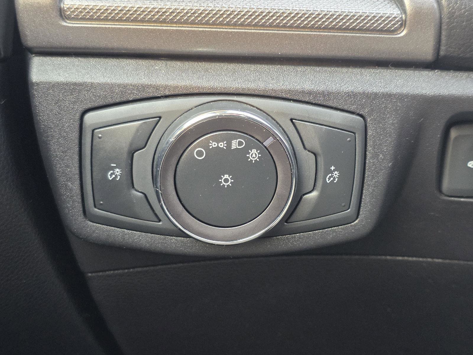 Used 2019 Ford Fusion SE image 11