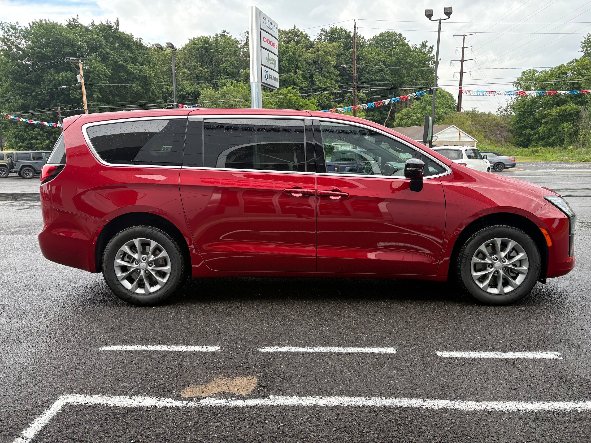 New 2027 Chrysler Pacifica Select AWD/4WD image 6