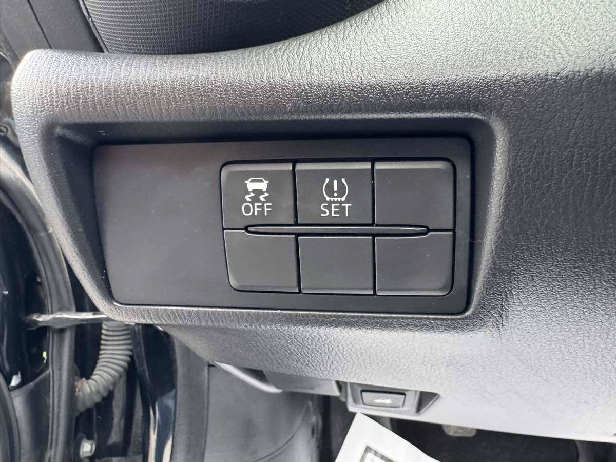 Used 2016 MAZDA MX-5 Miata Sport RWD image 15