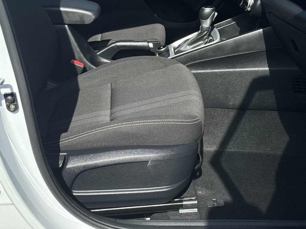 Used 2025 Hyundai Venue SEL FWD image 13