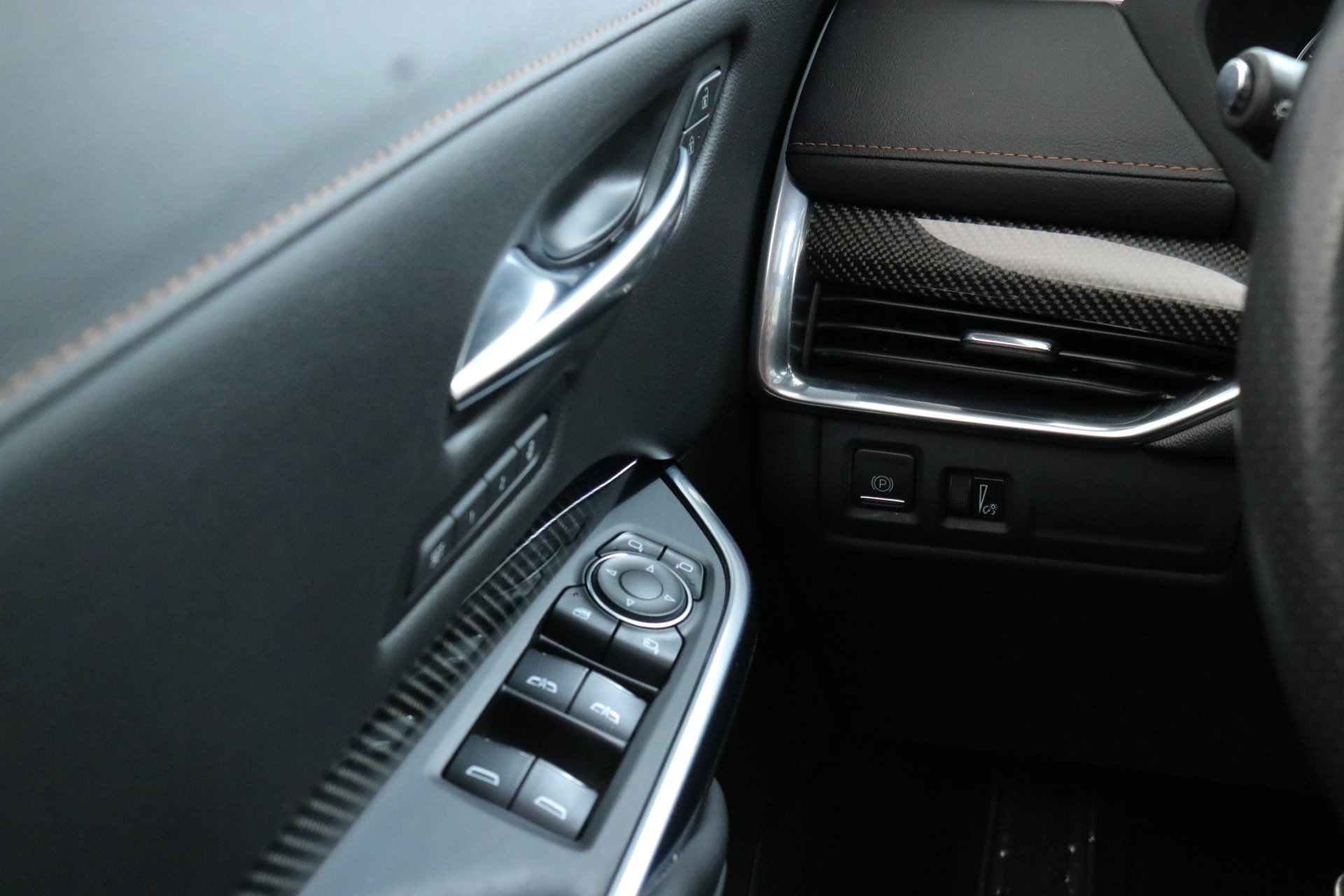 Used 2022 Cadillac XT4 Sport w/ Cold Weather Package image 16