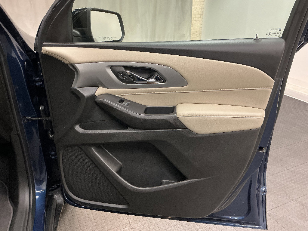 Used 2022 Chevrolet Traverse LS FWD image 39