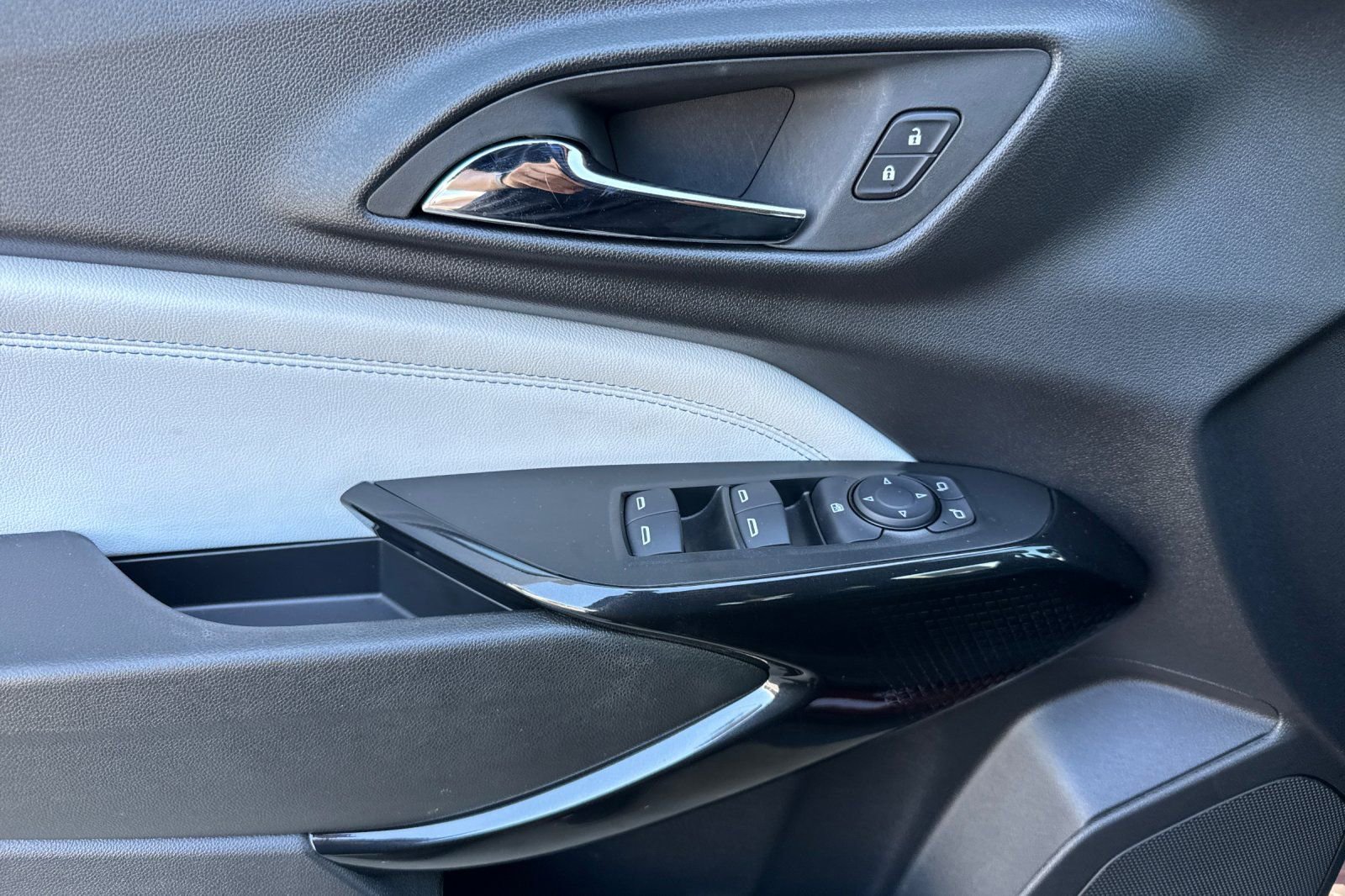 Used 2025 Chevrolet Trax LT w/ Driver Confidence Package image 10