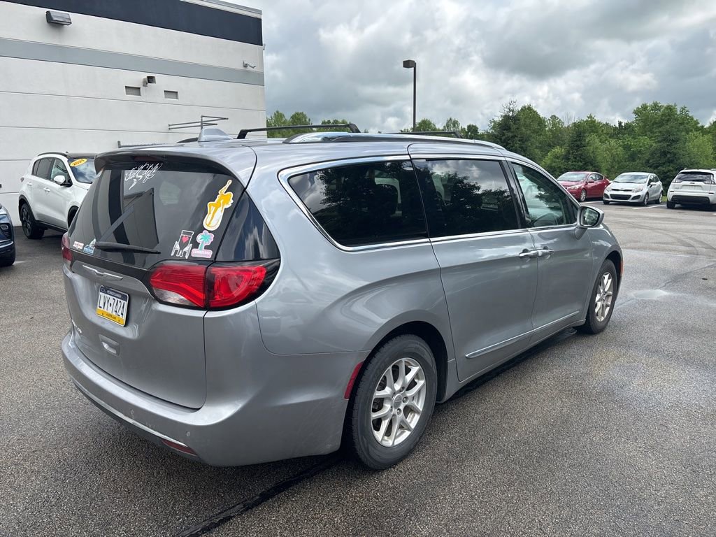 Used 2020 Chrysler Pacifica Touring-L FWD image 7