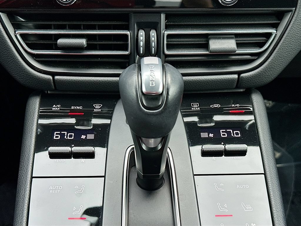 Certified 2023 Porsche Macan Turbo AWD/4WD image 18