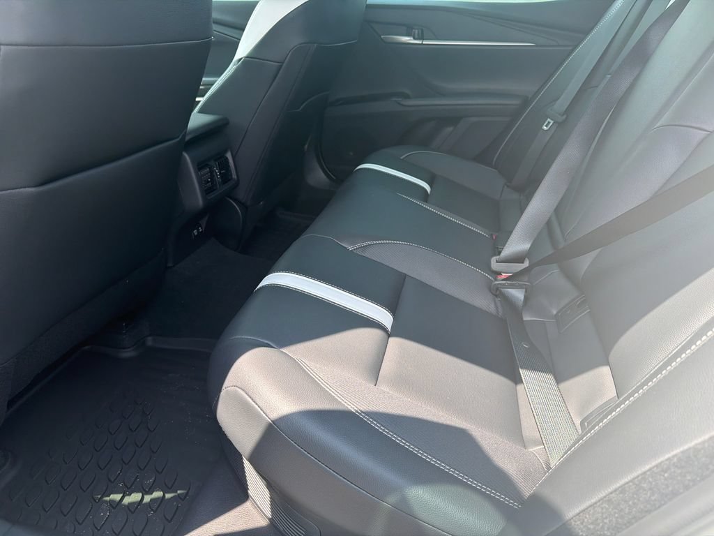 New 2026 Toyota Camry Hybrid FWD image 18