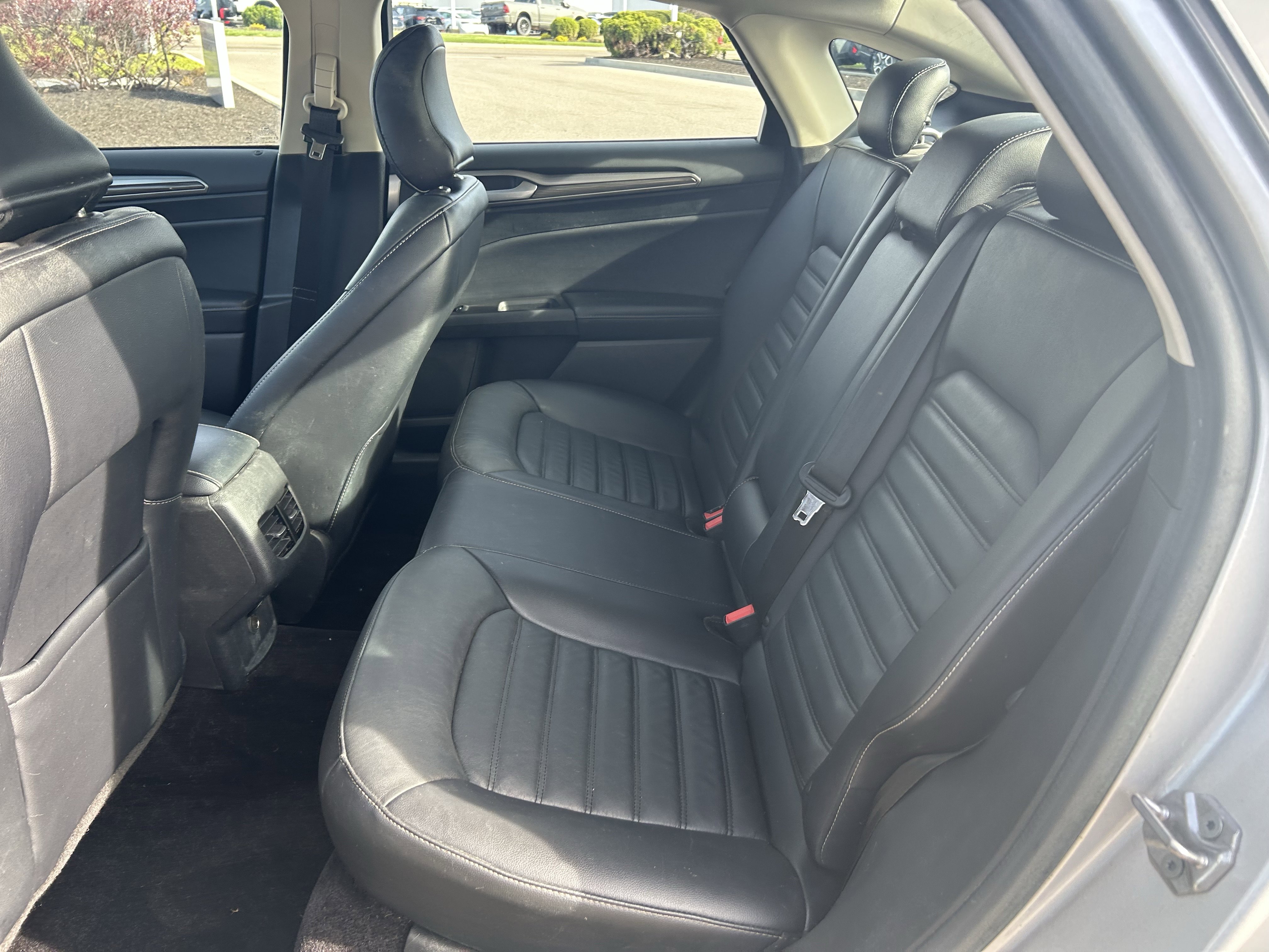 Used 2017 Ford Fusion SE w/ Fusion SE Technology Package image 24