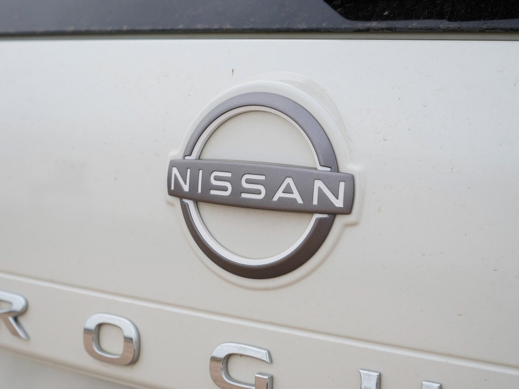 Used 2023 Nissan Rogue SV w/ SV Premium B Package image 6