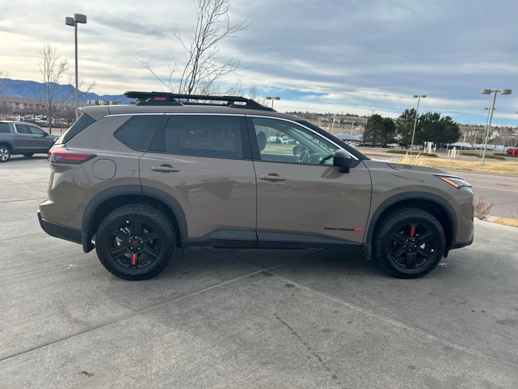Used 2025 Nissan Rogue SV image 10