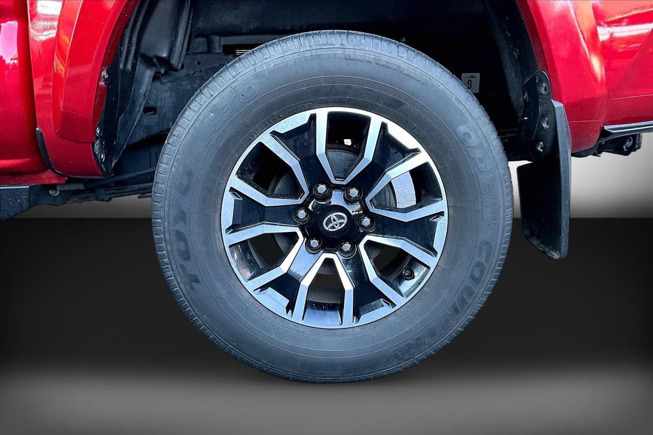 Used 2022 Toyota Tacoma TRD Sport AWD/4WD image 35