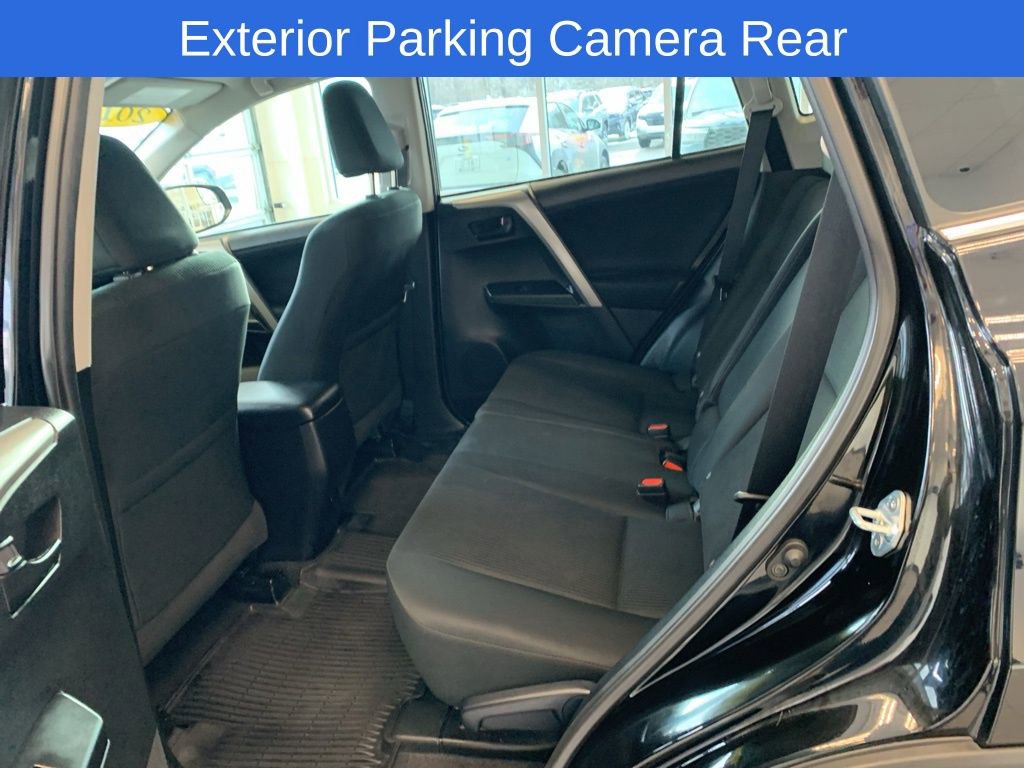 Used 2018 Toyota RAV4 LE image 10