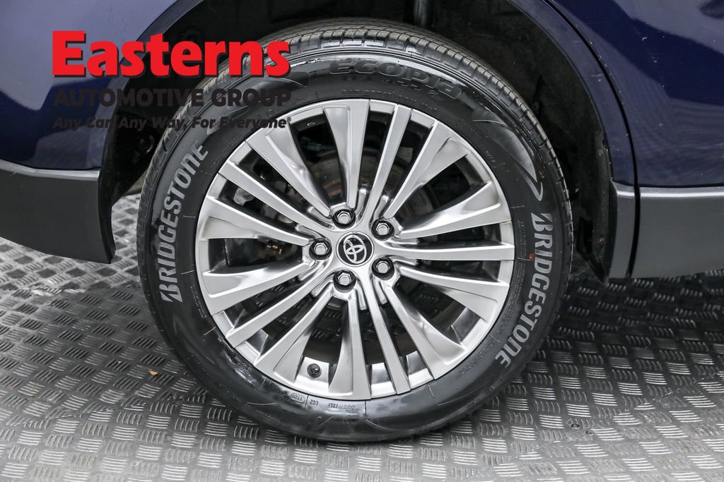 Used 2023 Toyota Venza XLE image 31