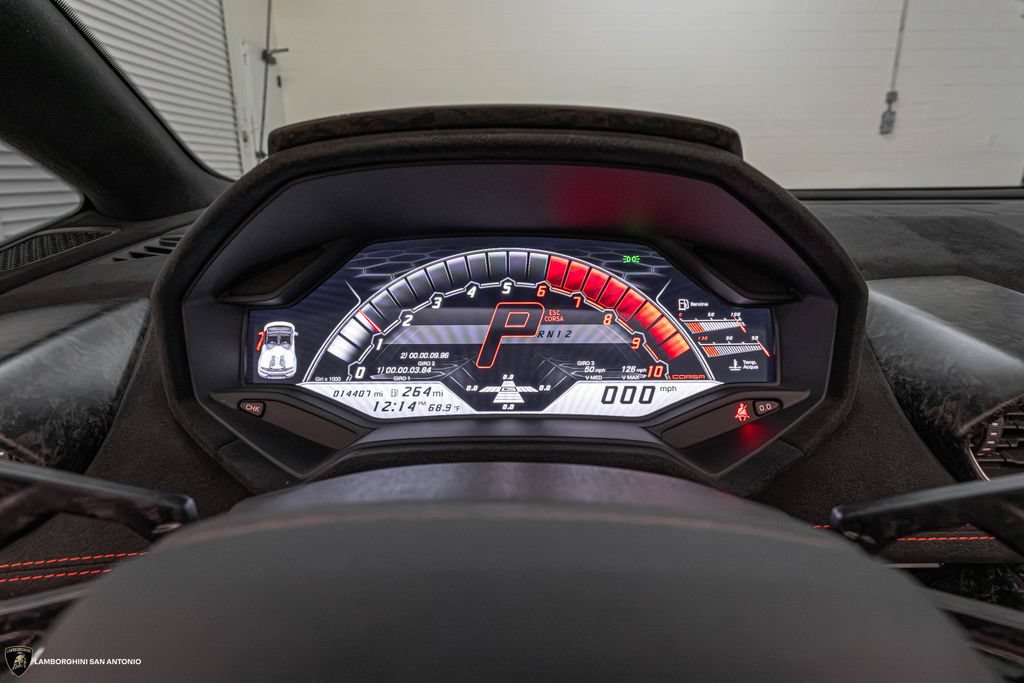 Used 2019 Lamborghini Huracan Performante AWD/4WD image 43