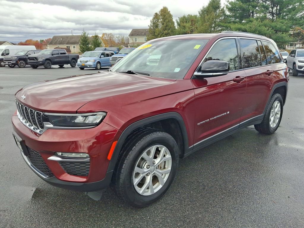 Used 2023 Jeep Grand Cherokee Limited image 3