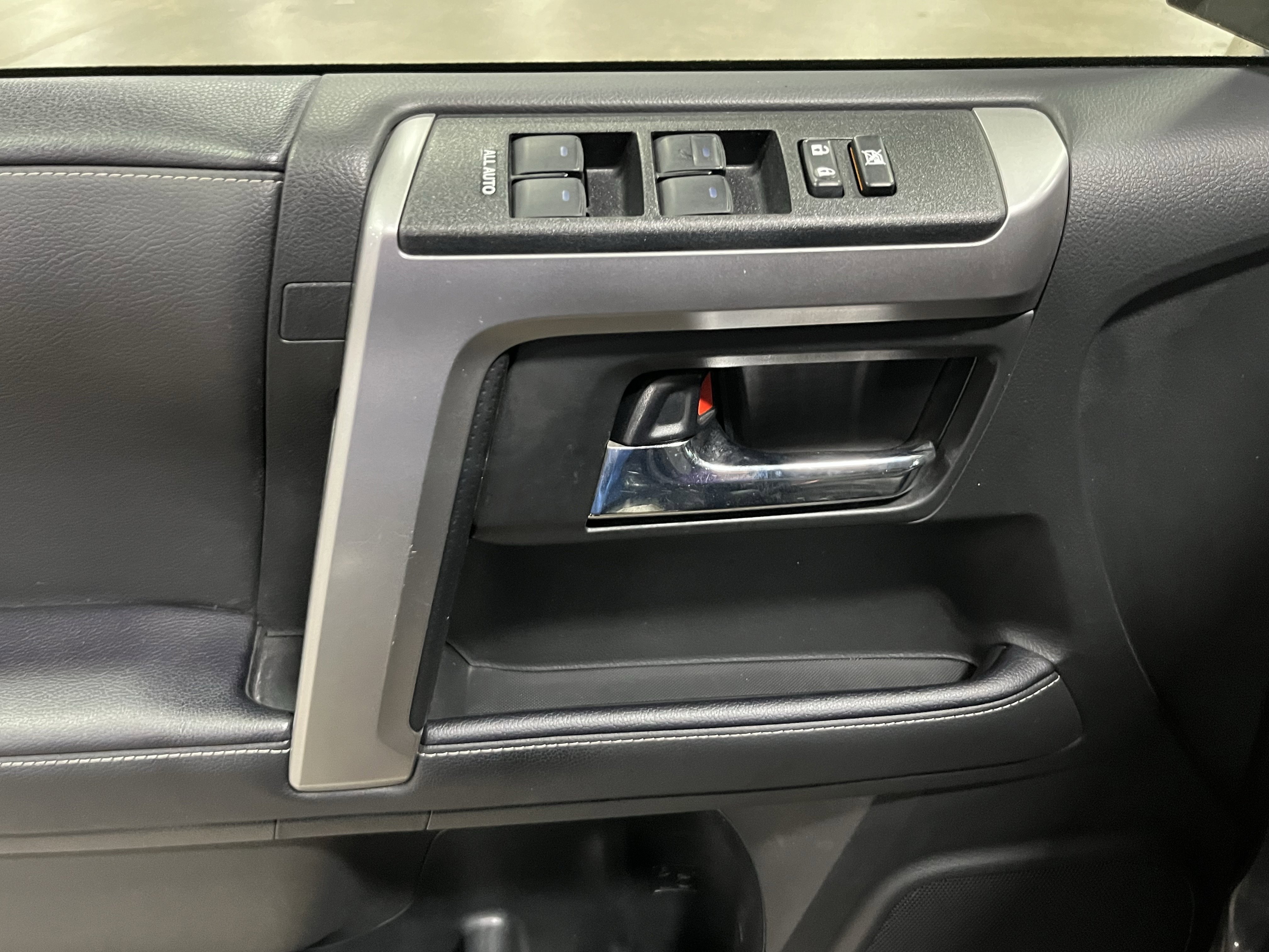 Used 2022 Toyota 4Runner SR5 Premium image 17