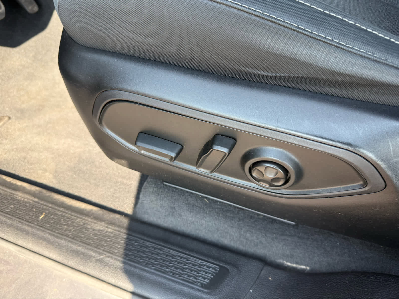 Used 2022 Jeep Grand Cherokee L Laredo w/ Luxury Tech Group I image 8