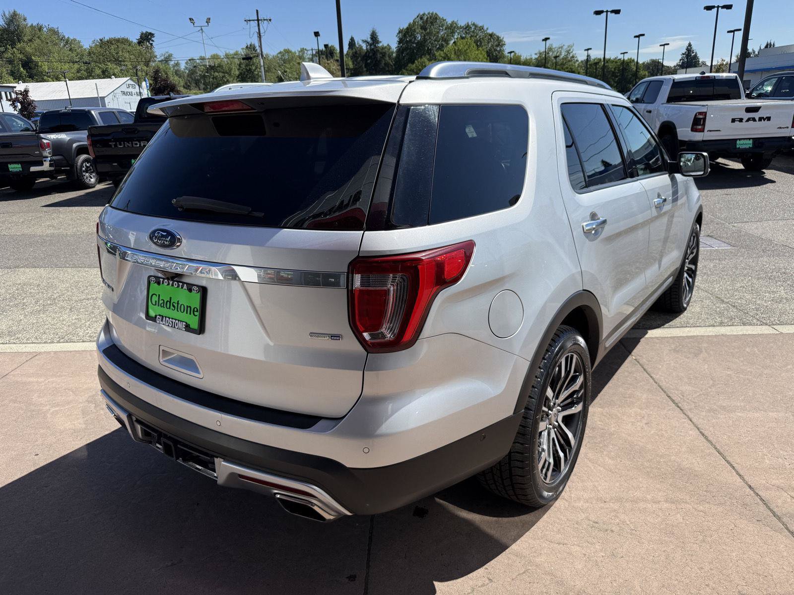 Used 2017 Ford Explorer Platinum AWD/4WD image 6