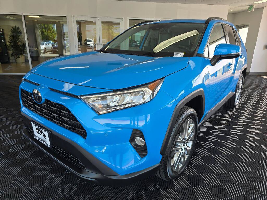 Used 2019 Toyota RAV4 XLE Premium AWD/4WD image 7