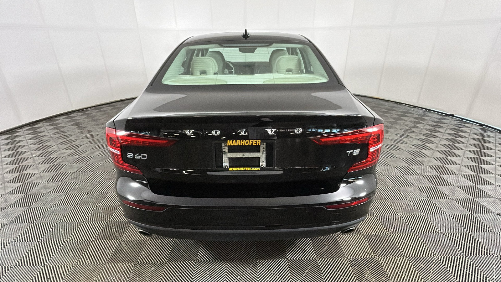 Used 2019 Volvo S60 T5 Momentum w/ Multimedia Package FWD image 3
