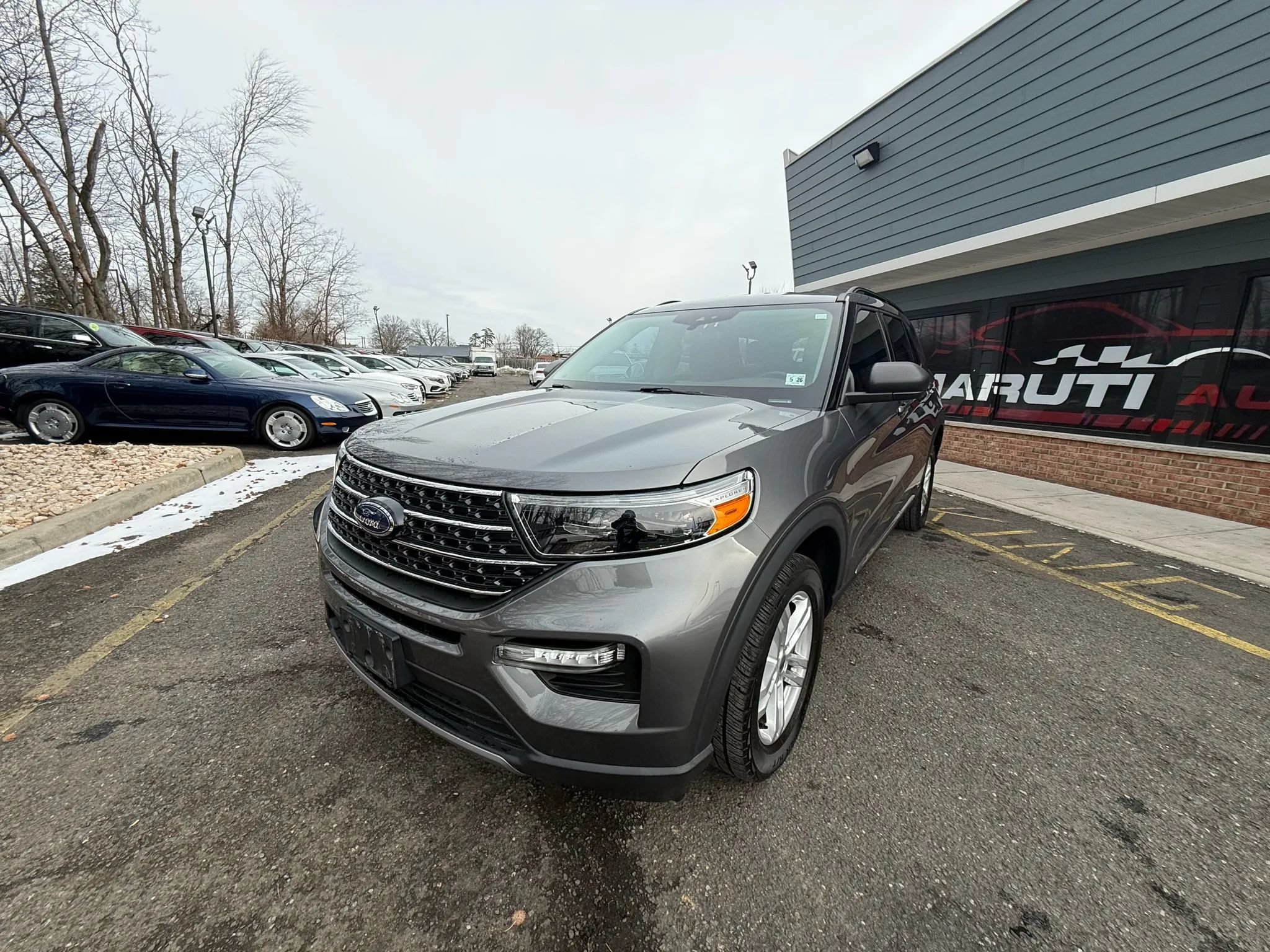 Used 2021 Ford Explorer XLT w/ Equipment Group 202A AWD/4WD image 1