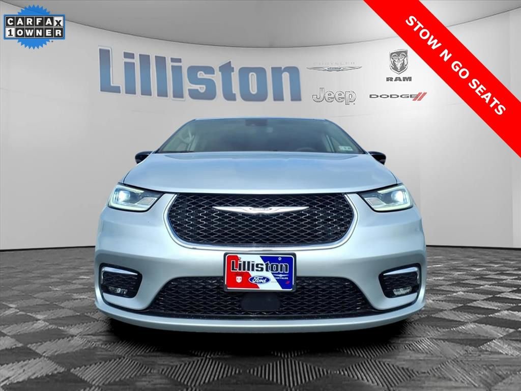 Used 2024 Chrysler Pacifica Touring-L image 2