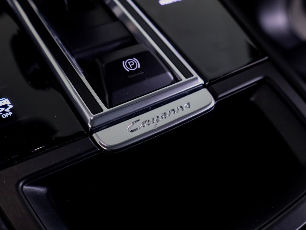 Certified 2020 Porsche Cayenne Turbo S AWD/4WD image 19