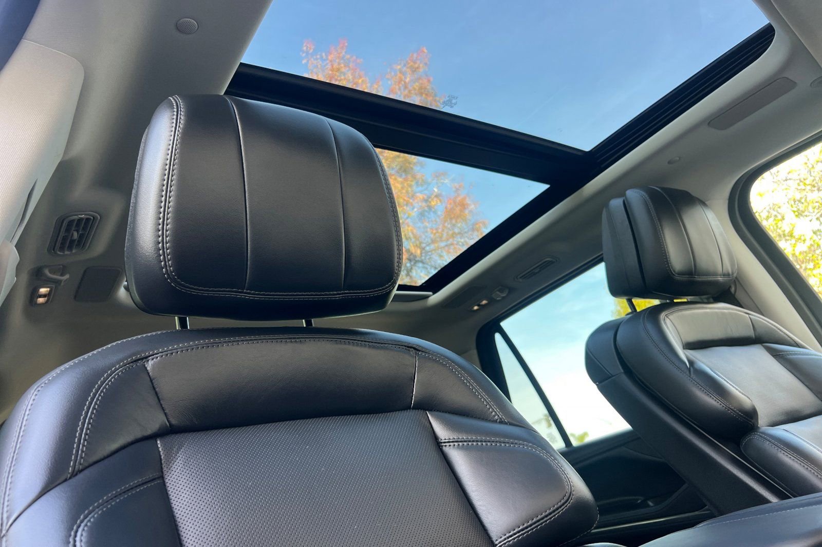 Used 2025 Lincoln Navigator L Reserve image 18