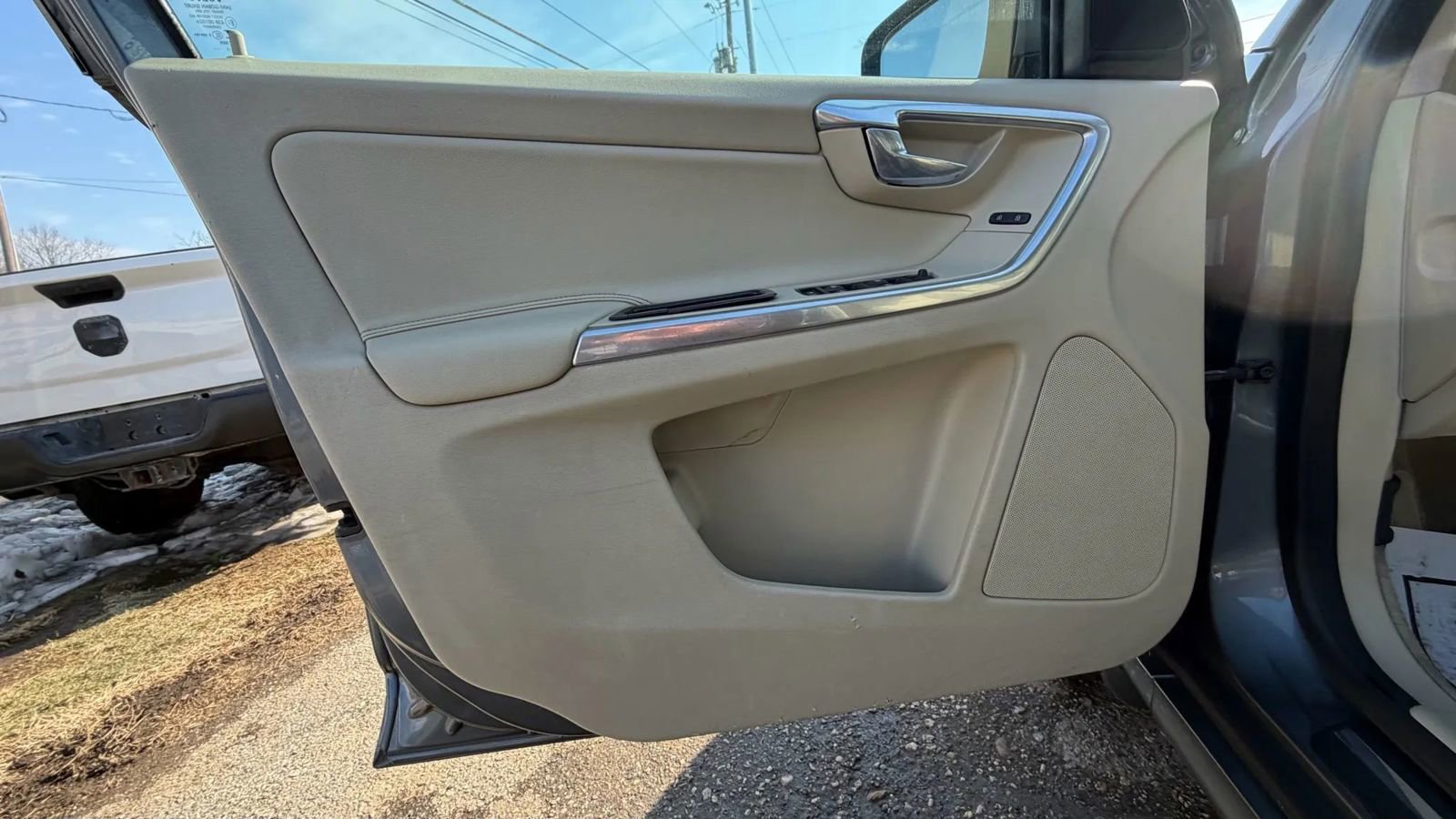 Used 2016 Volvo XC60 T5 Platinum image 16