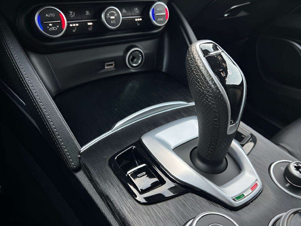 Used 2023 Alfa Romeo Stelvio Sprint RWD image 58