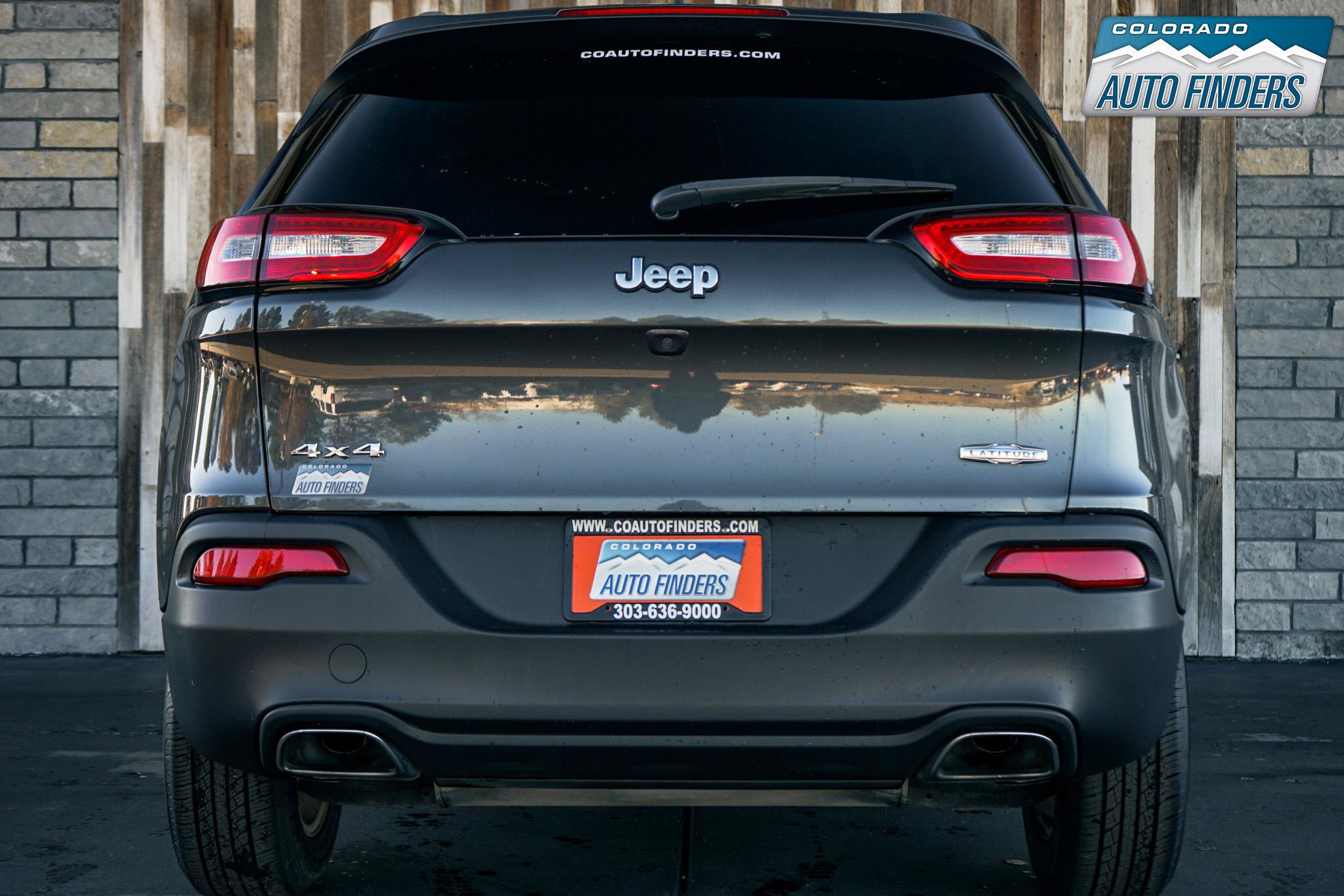 Used 2016 Jeep Cherokee Latitude w/ Cold Weather Group AWD/4WD image 5