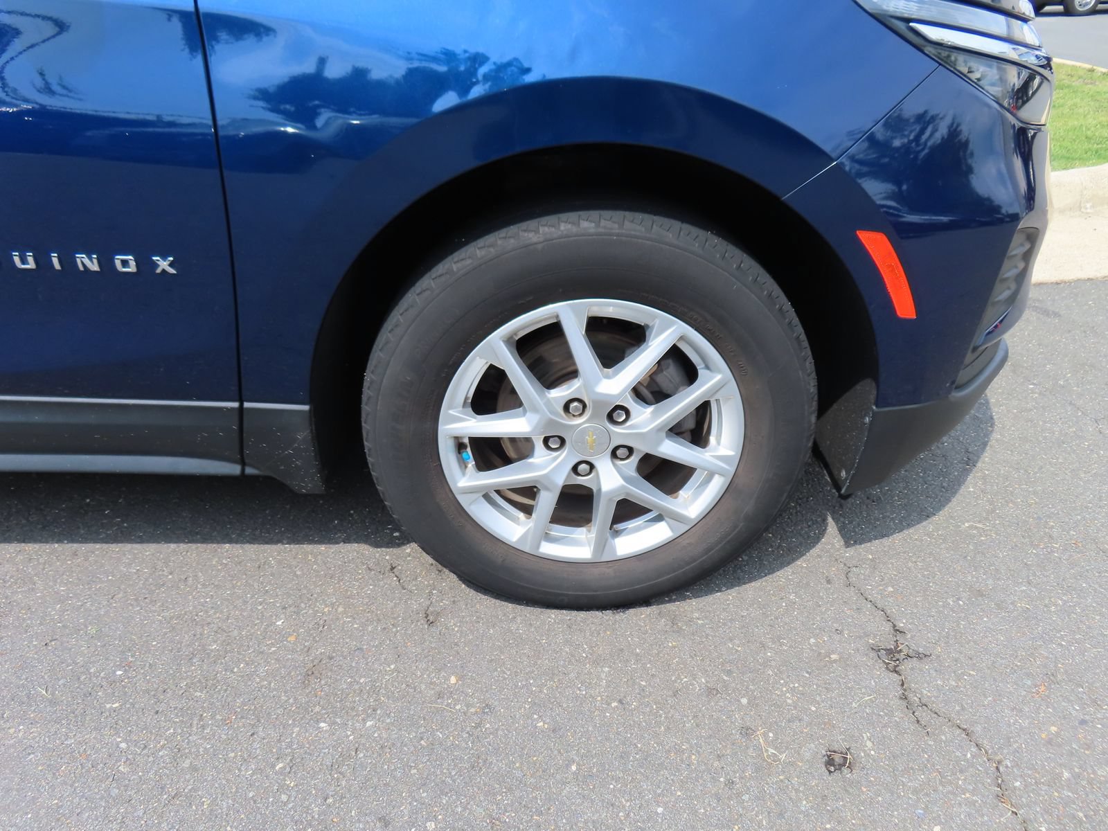 Used 2023 Chevrolet Equinox LS FWD image 10