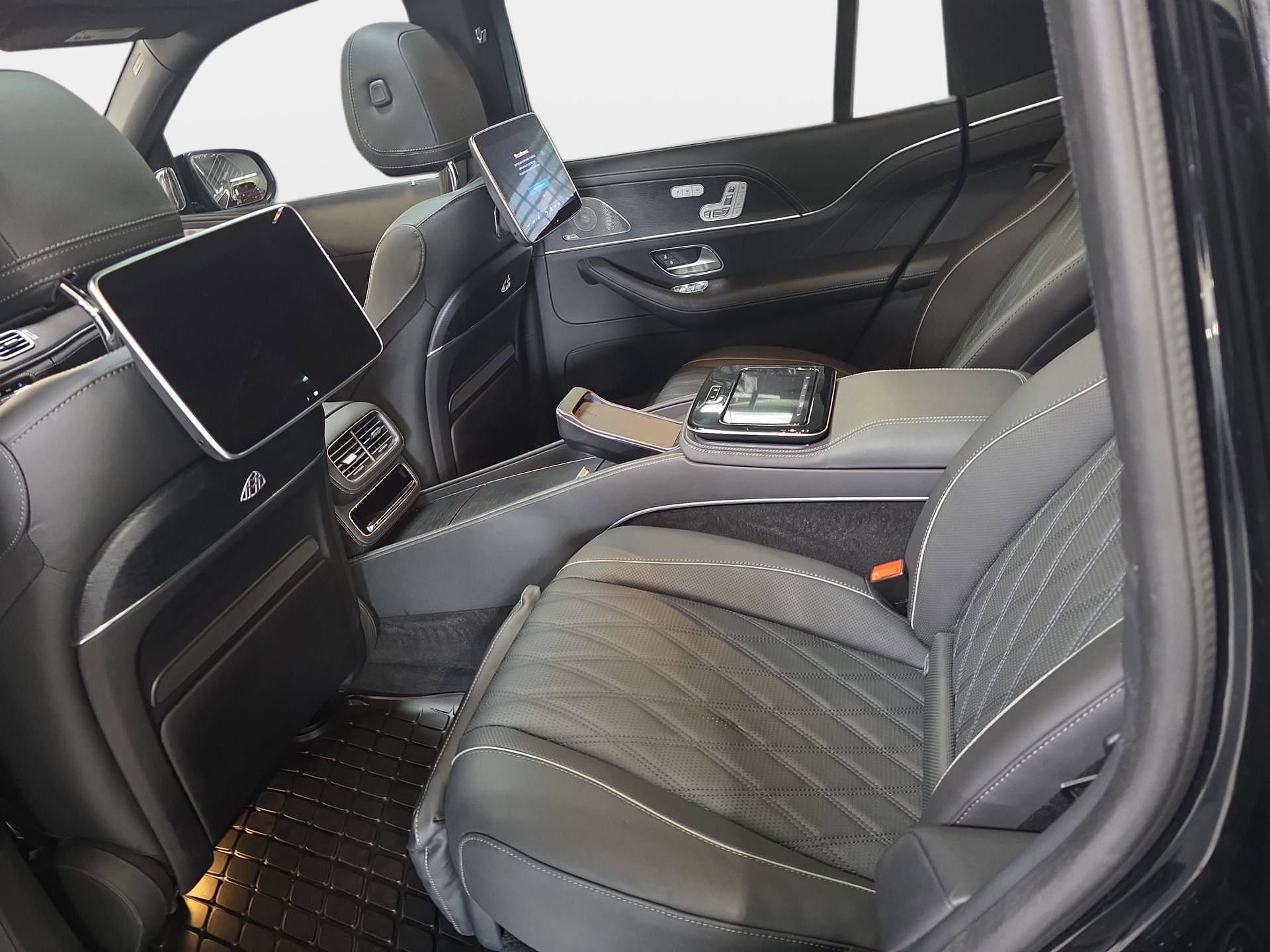 Used 2024 Mercedes-Benz Maybach GLS 600 4MATIC image 14