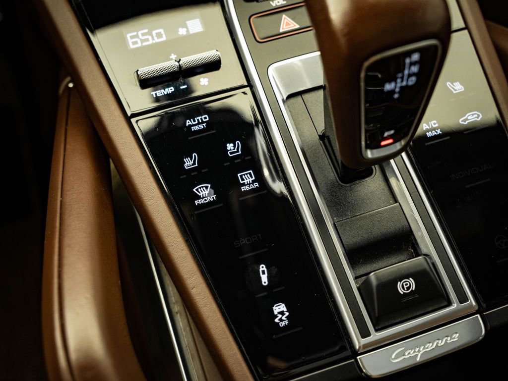 Certified 2021 Porsche Cayenne Turbo AWD/4WD image 50