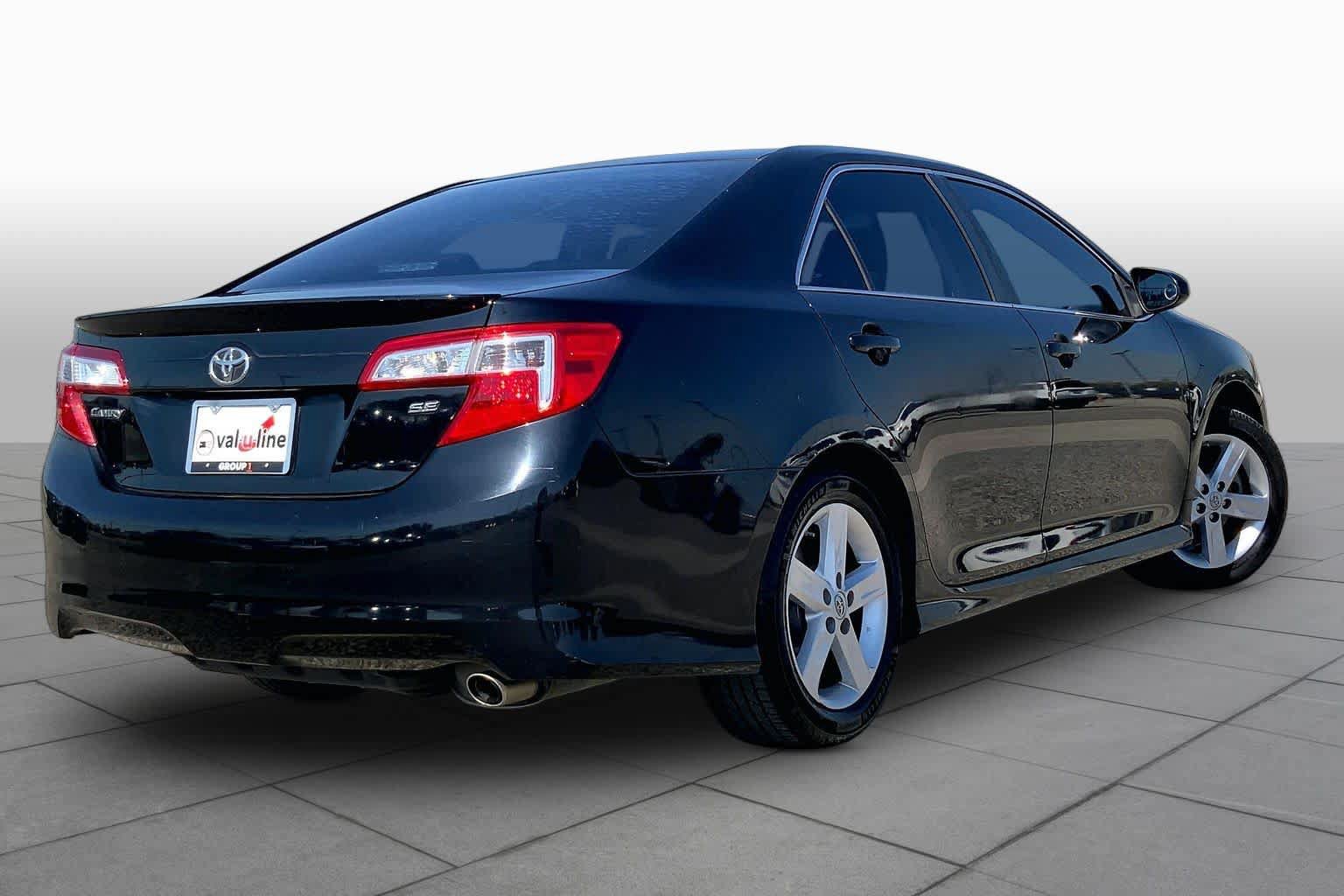 Used 2014 Toyota Camry SE FWD image 12