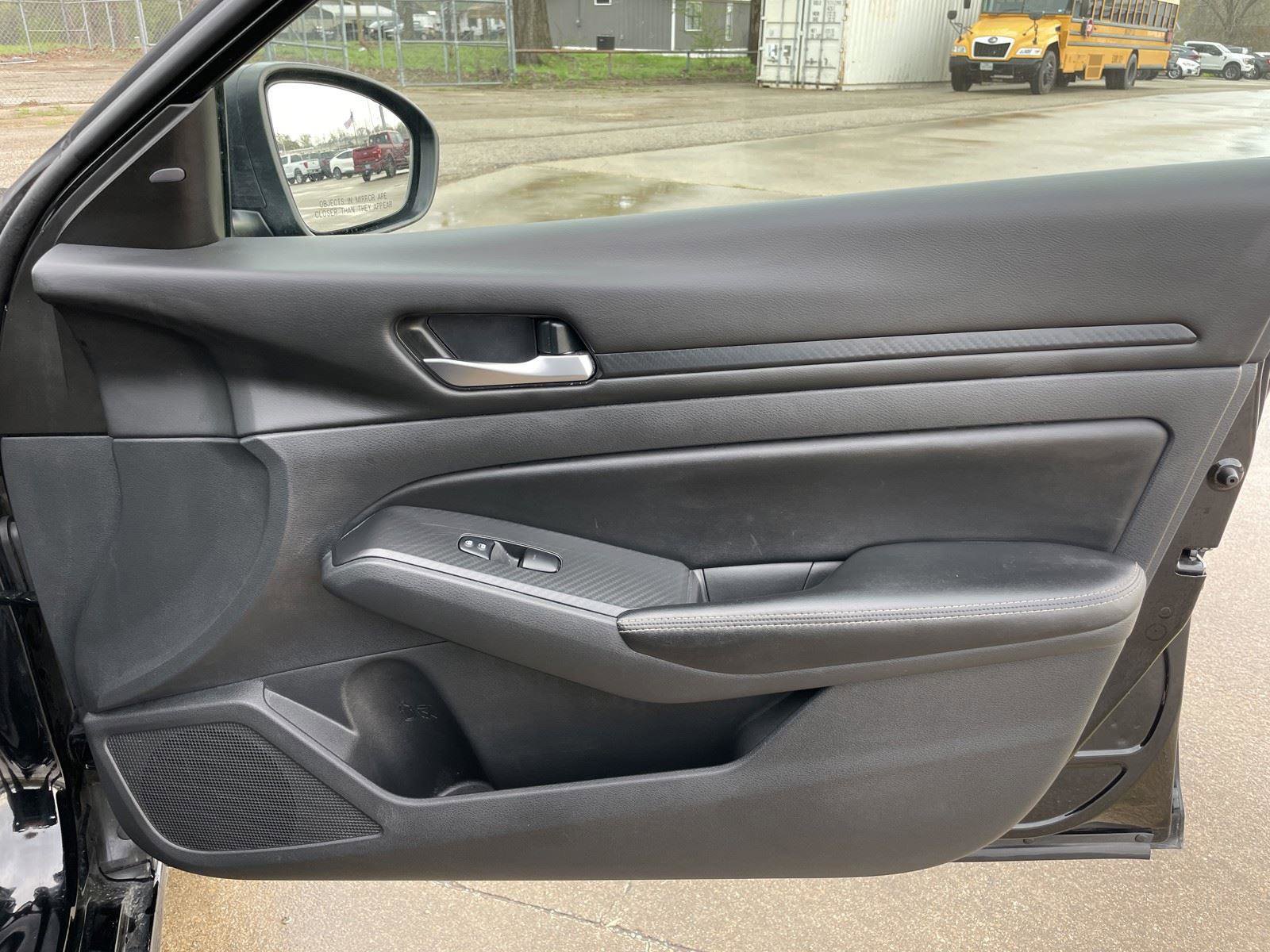 Used 2024 Nissan Altima 2.5 SV FWD image 40