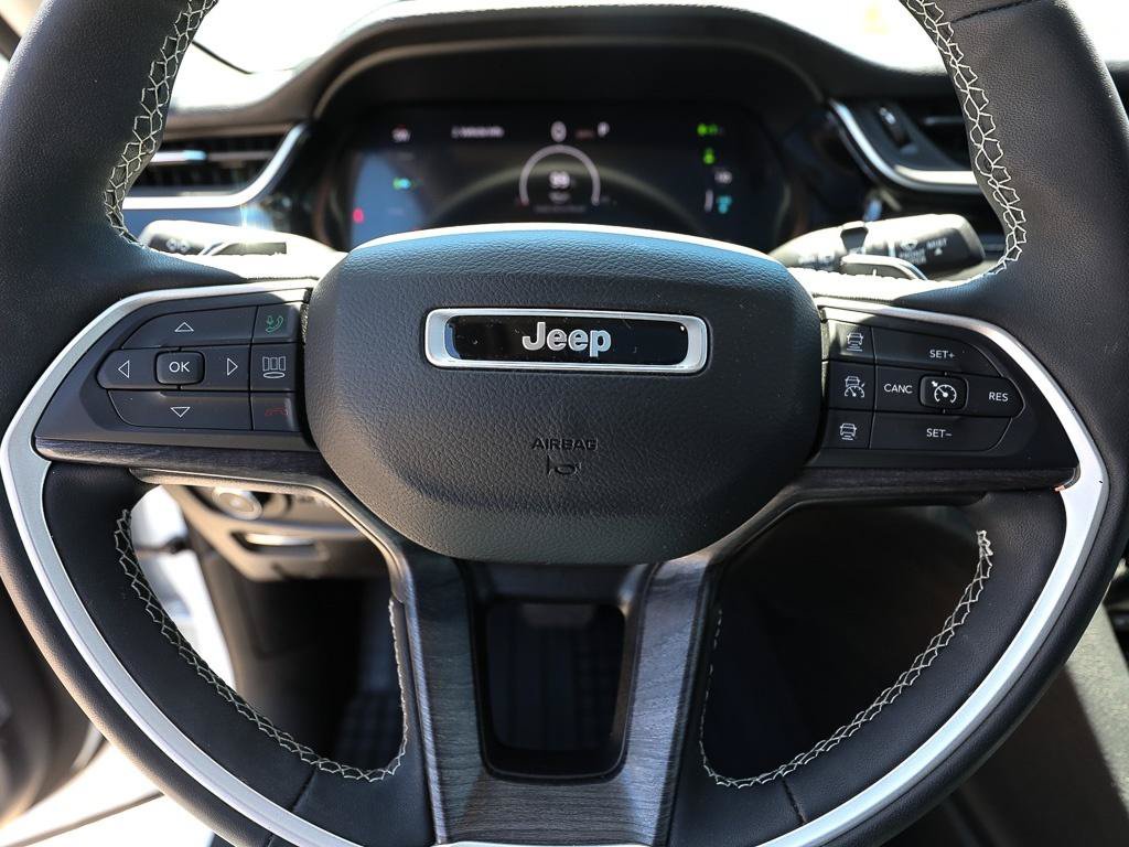 Used 2023 Jeep Grand Cherokee 4WD 4xe w/ Luxury Tech Group II image 16