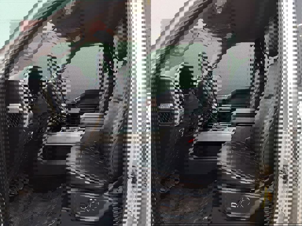 Used 2017 Ford F150 Lariat w/ Equipment Group 501A Mid image 16