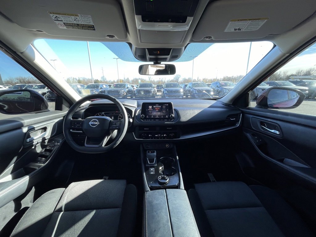 Used 2025 Nissan Rogue SV image 22