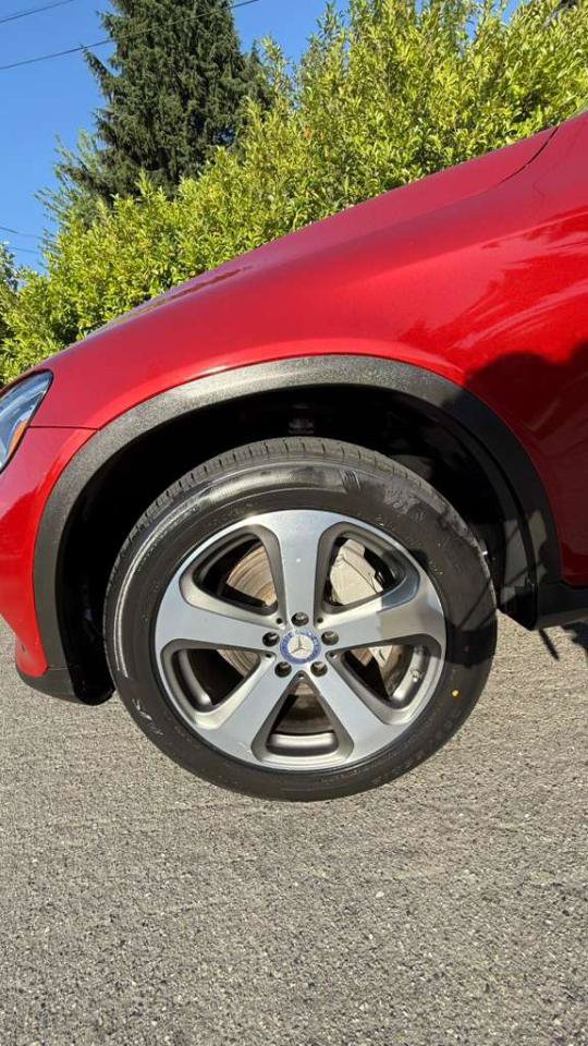 Used 2017 Mercedes-Benz GLC 300 4MATIC Coupe image 2
