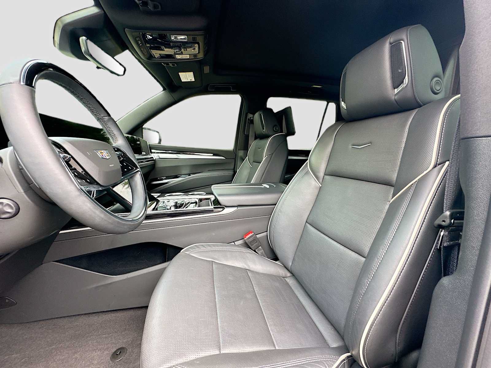 Used 2025 Cadillac Escalade Sport w/ LPO, Floor Liner Package AWD/4WD image 22