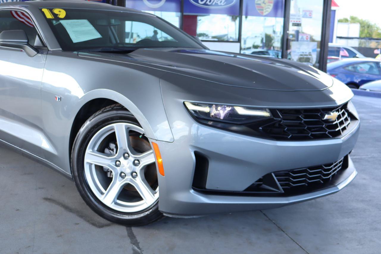Used 2019 Chevrolet Camaro LT w/ Technology Package RWD image 2