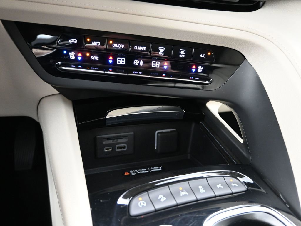 Used 2023 Buick Envision Avenir image 14