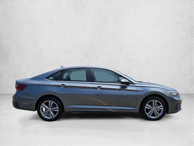Used 2024 Volkswagen Jetta SE FWD image 4