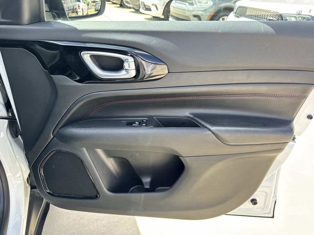 Used 2025 Jeep Compass Trailhawk image 17