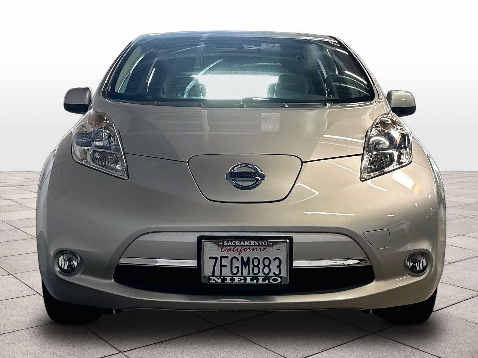 Used 2015 Nissan Leaf SV w/ LED & Quick Charge Package FWD image 3