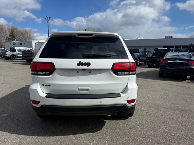 Used 2020 Jeep Grand Cherokee Laredo image 4