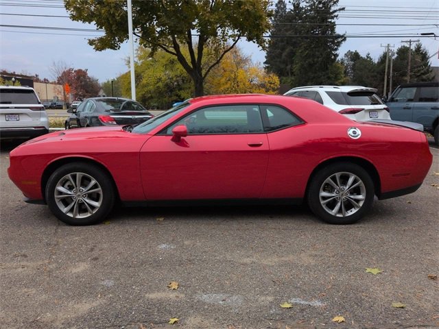 Used 2023 Dodge Challenger SXT image 2