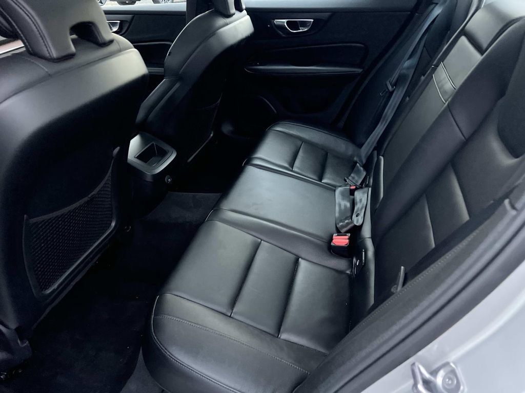Used 2022 Volvo S60 B5 Momentum image 11