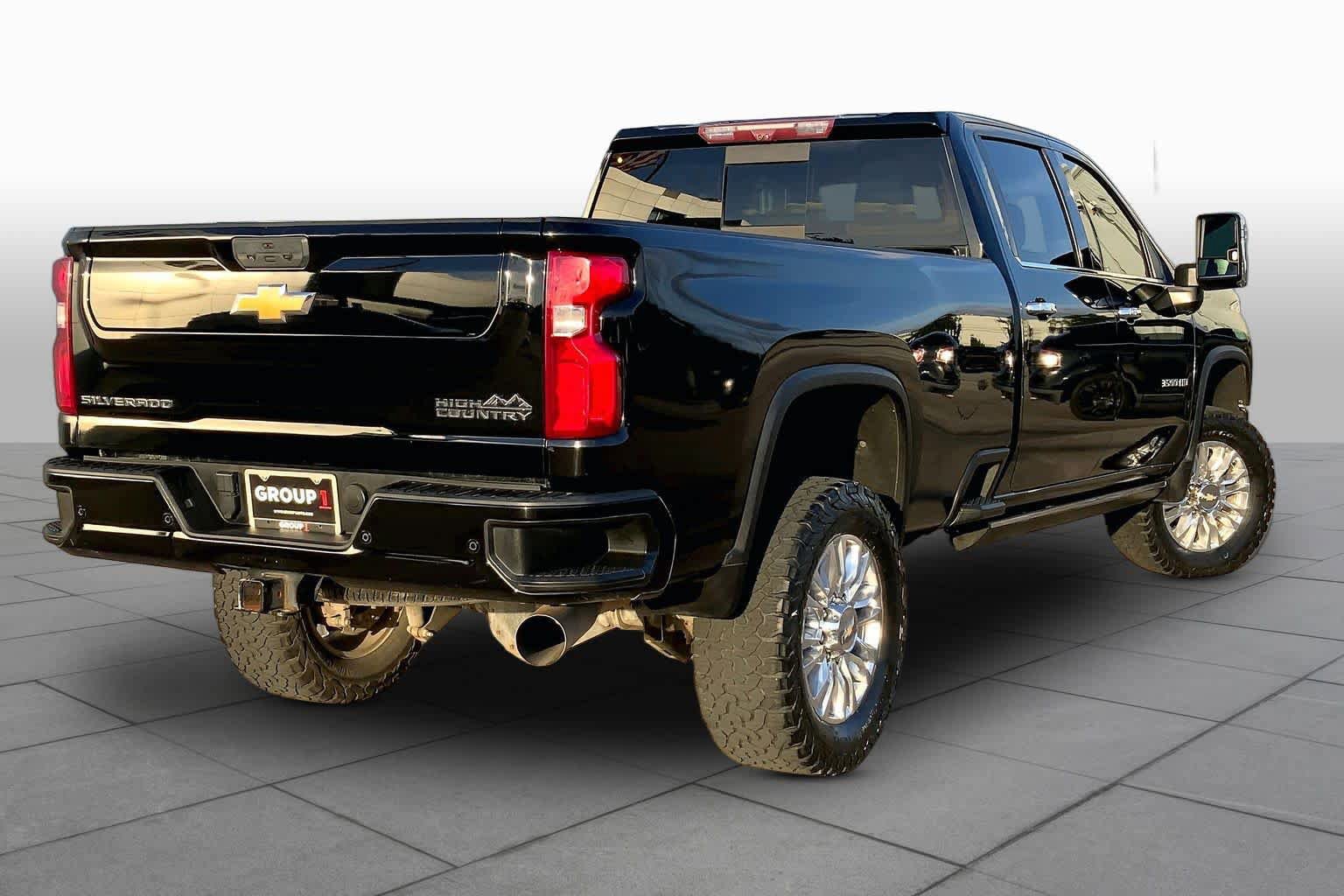 Used 2022 Chevrolet Silverado 3500 High Country w/ Technology Package AWD/4WD image 13