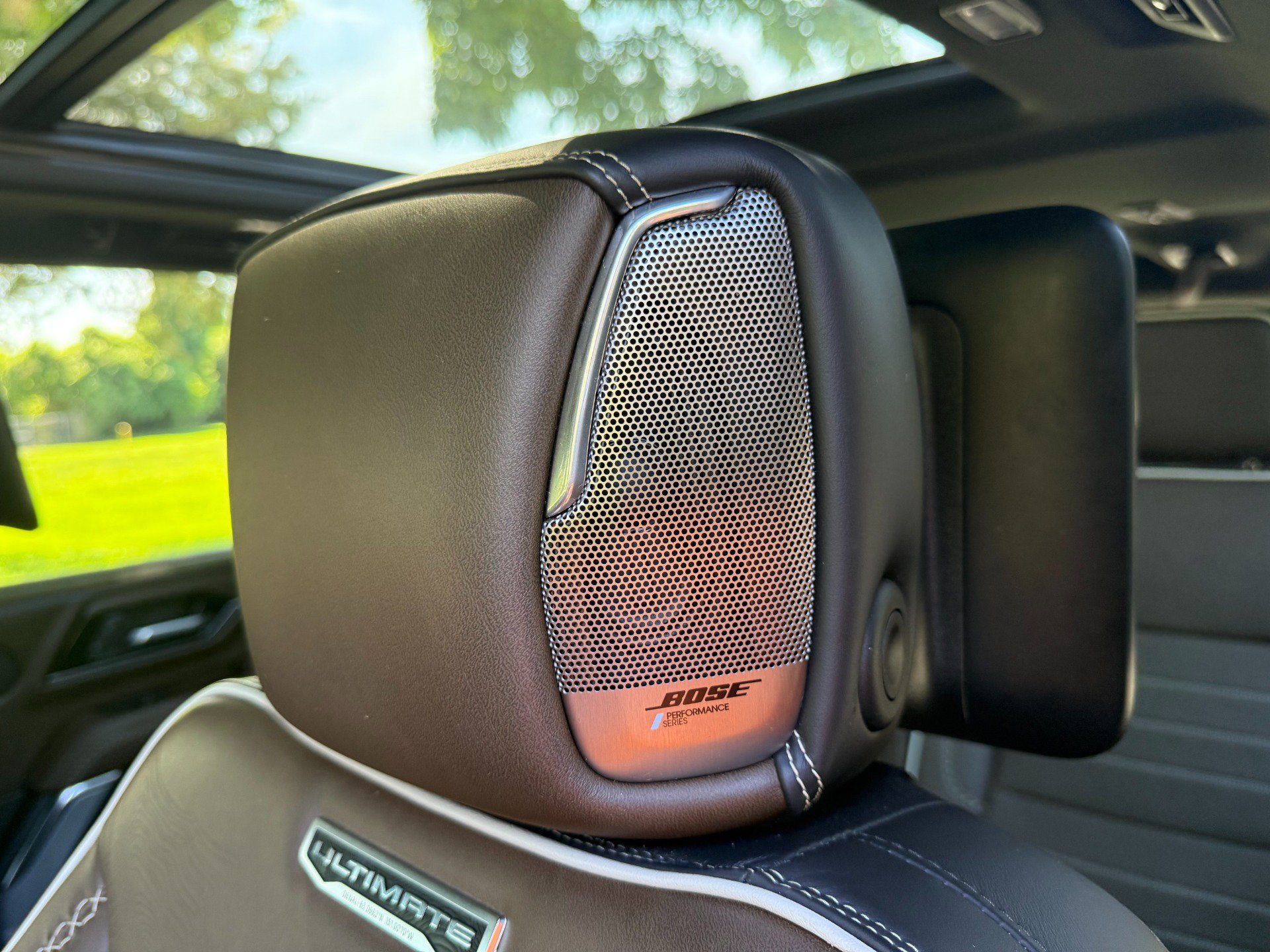 Used 2025 GMC Yukon XL Denali Ultimate w/ LPO, Floor Liner Package AWD/4WD image 12